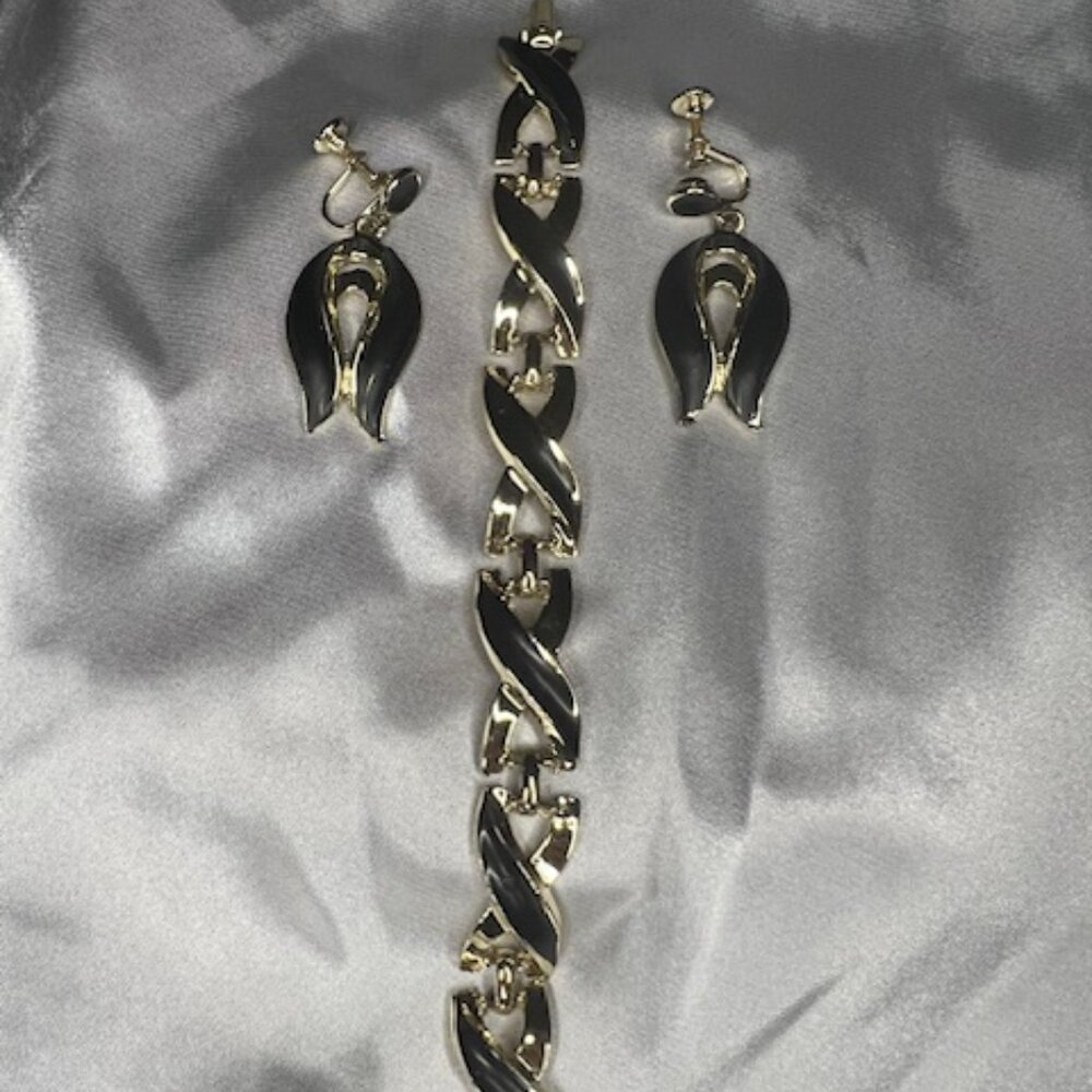 Sterling Silver with Synthetic Polished Onyx Bracelet & Earrings Set